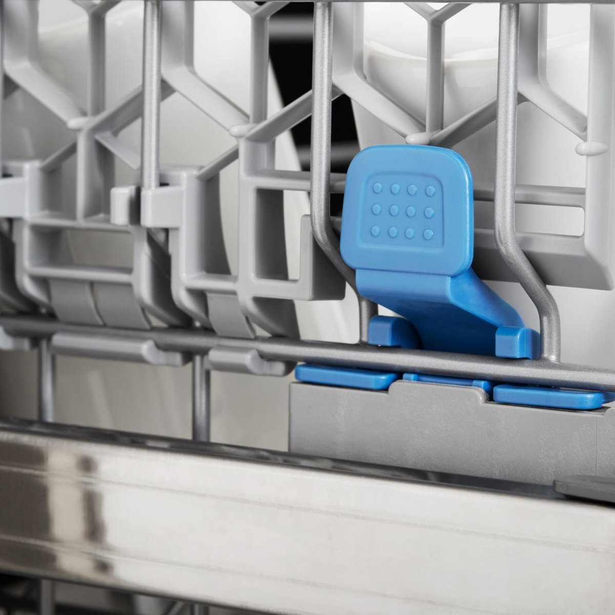 Indesit DSIO3T224EZUK Fully Integrated Slimline Dishwasher - Silver Control Panel with Fixed Door Fixing Kit - A++ Rated